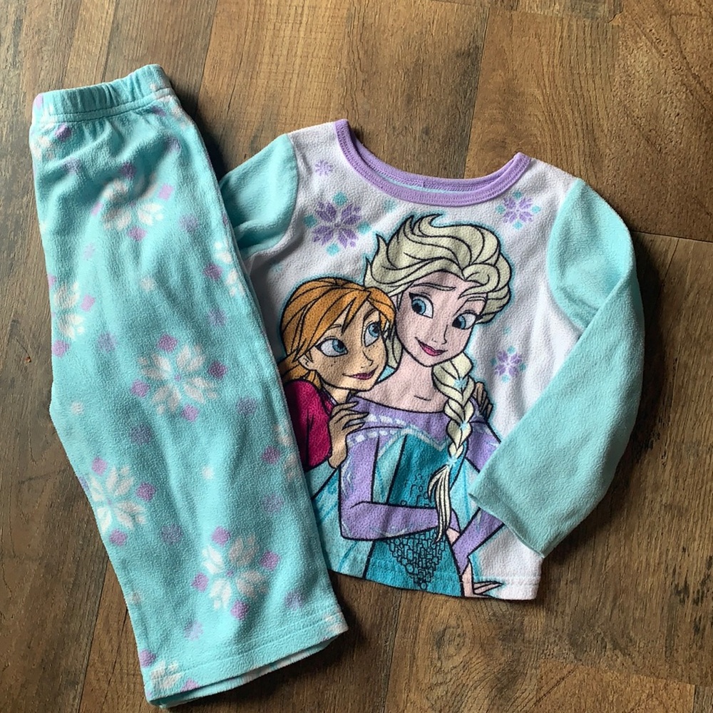 2T frozen pjs